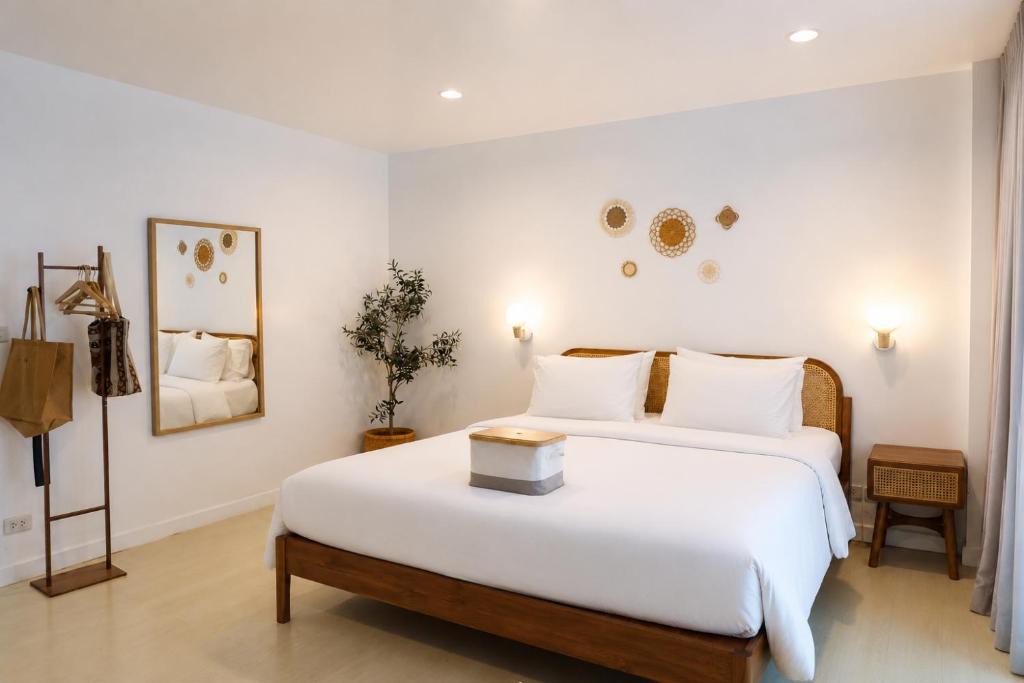 Ban Bang Saen Apartment | Beachfront Pool Access Apartment FREE Disney Plus