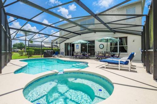 Lake Berkley House | Beautiful 7BR w Pool Lake View at Berkley