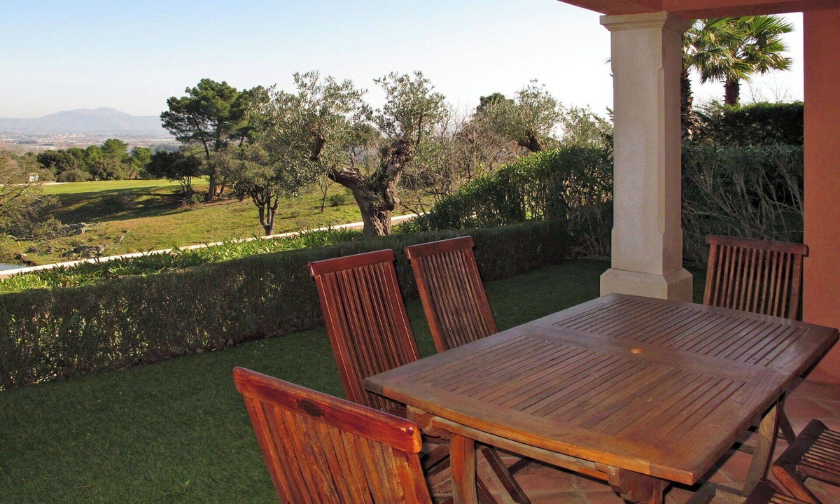 La Rouviere Apartment | Beautiful apartment for 6 guests with WIFI, A/C, pool, TV, patio and pets allowed