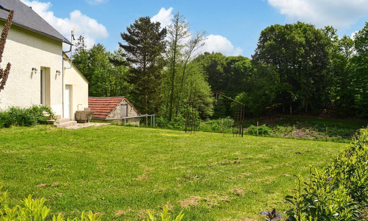 Bugeat House | Beautiful home in Bugeat with ethernet internet