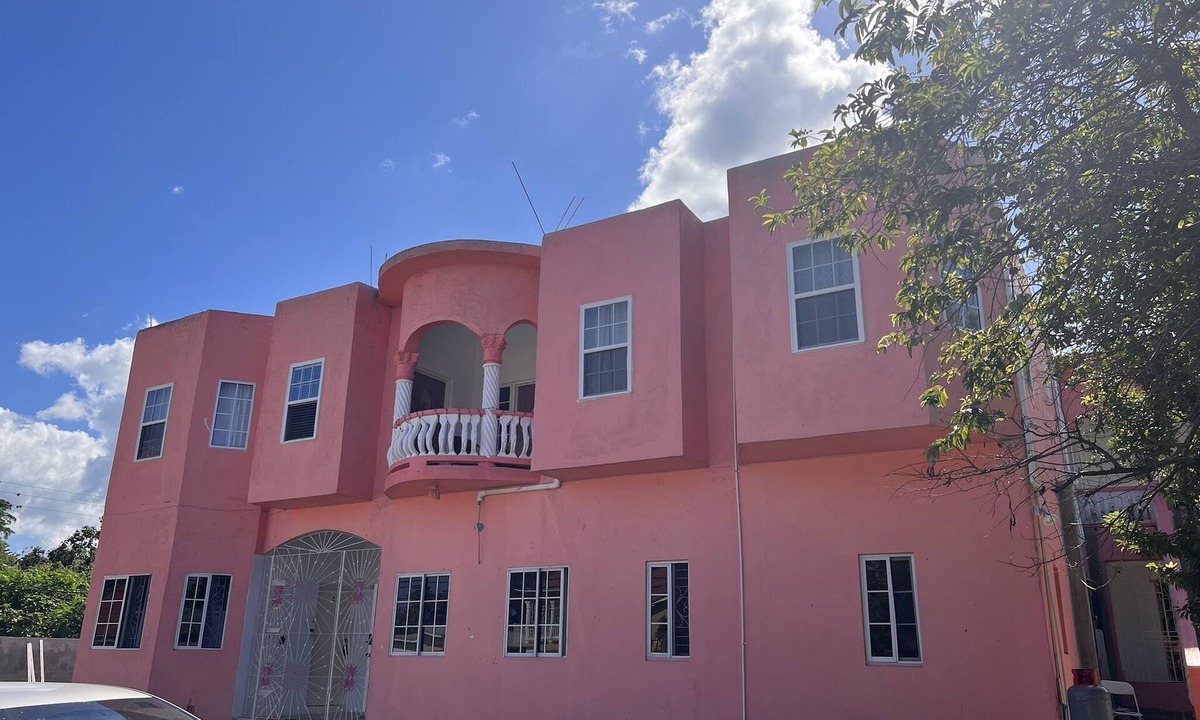 Ocho Rios House | Beautiful Home located near Dunn’s River Falls, Restaurants and attractions