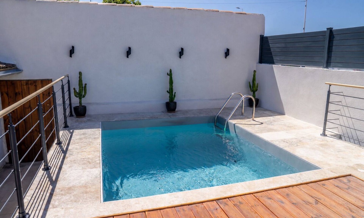 Saint-Chamas House | Beautiful house, pool, and studio - Sleeps 7