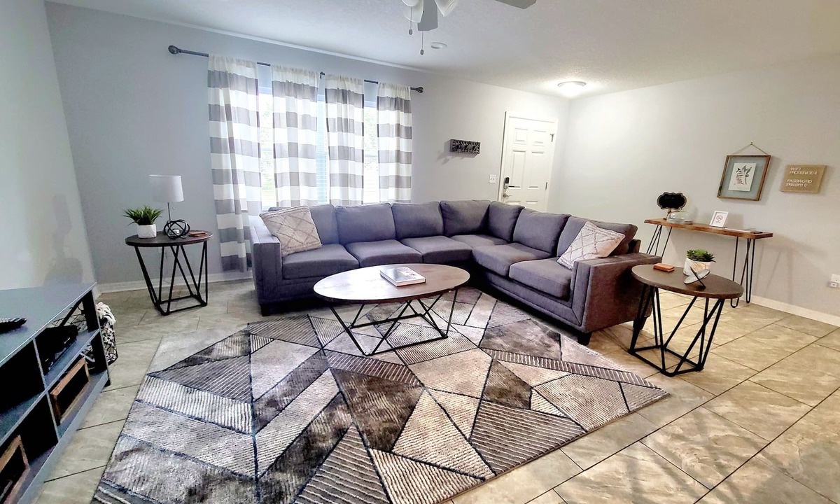 Zephyrhills West House | Beautiful New Villa located 30 mins from Tampa