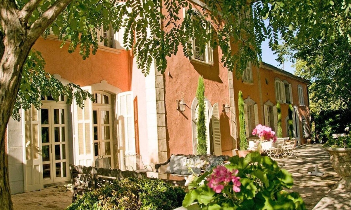 Carnoules House | Beautiful Provençal manor house in award winning vineyard