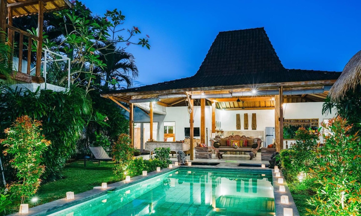 Drupadi Villa | Beautiful Teak Joglo 4Bed Villa Oberoi/Seminyak