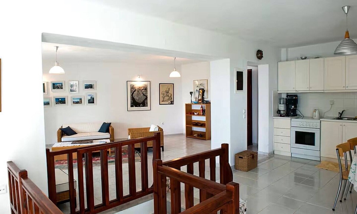 Kanapitsa Apartment | Beautiful Villa Apartment by the Sea with Garden & Deck.