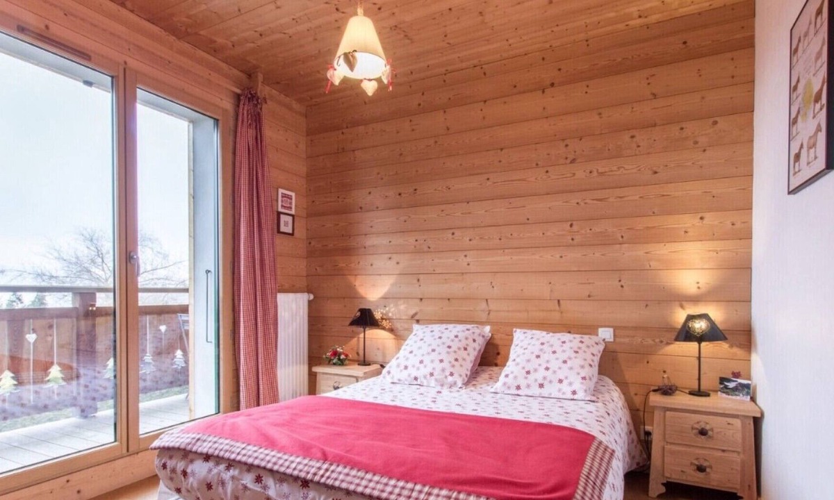 Orcier Bed & Breakfast | Bed and Breakfast 'Fauvette' with Mountain View, Shared Garden and Wi-Fi