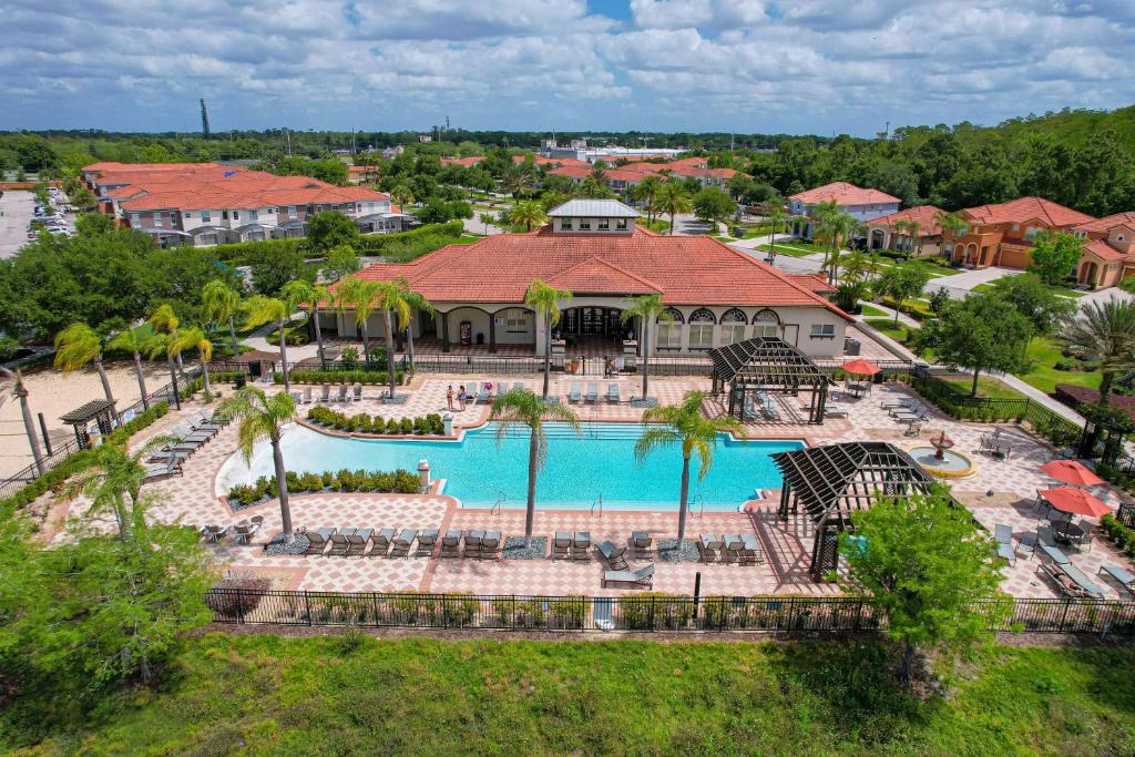 Bellavida House | BellaVida Resort townhome - private plunge pool, minutes to Disney, dog-friendly