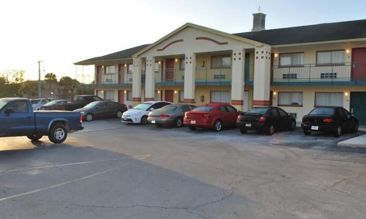 Parker Street Hotel | Best Motel Lakeland