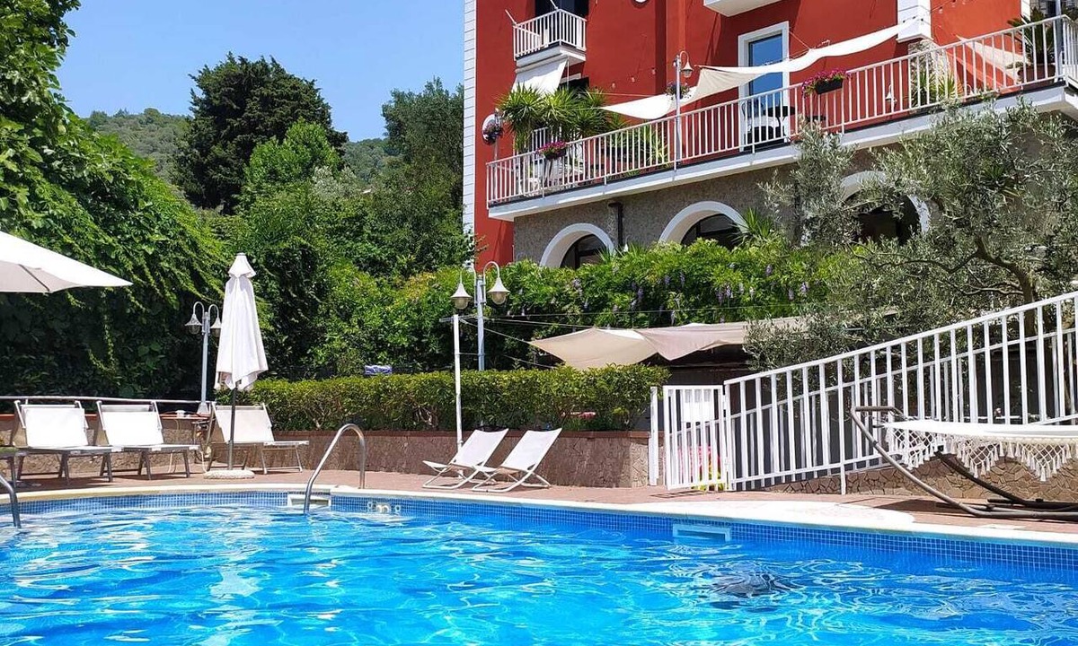 Pellezzano Apartment | Blue - Relaxation near Salerno, Pompeii &Amalfi