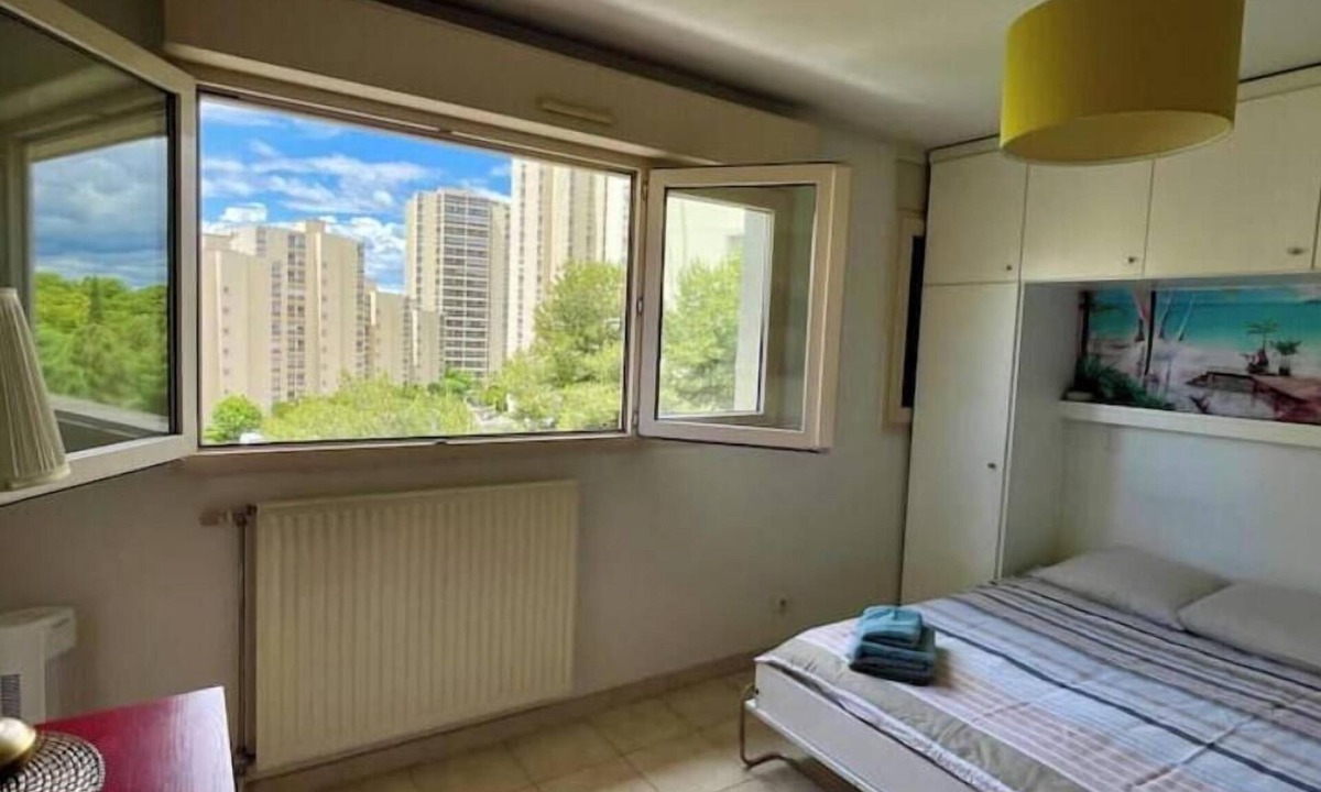 Saint-Eloi Apartment | Bright studio with private parking - Walking distance to downtown