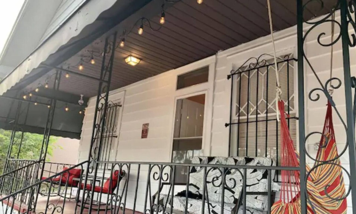 East Ybor House | Bungalow/Walking distance/Historic Ybor (2210)