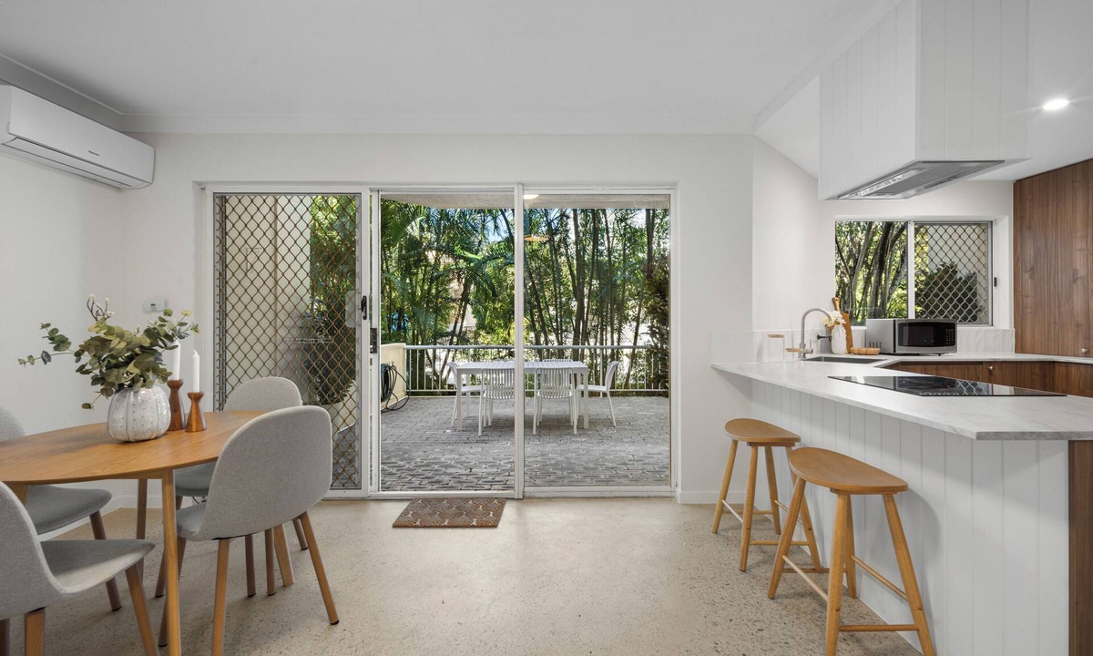 Burleigh Heads Apartment | Burleigh Breeze 2 Bed Beach Walk