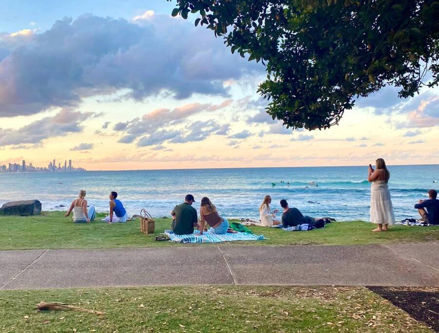 Burleigh Heads Apartment | Burleigh retreat near Beach, Free Wi-Fi