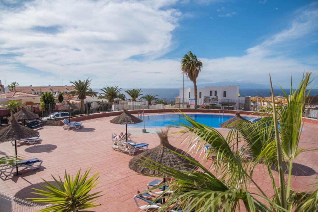 San Eugenio Apartment | C104B Brand new elegant pool!