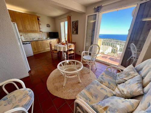 Cavalaire-sur-Mer Apartment | CA053-098 APPARTEMENT 2 PIÈCES CABINE - 4 Personnes - CAVALAIRE SUR MER