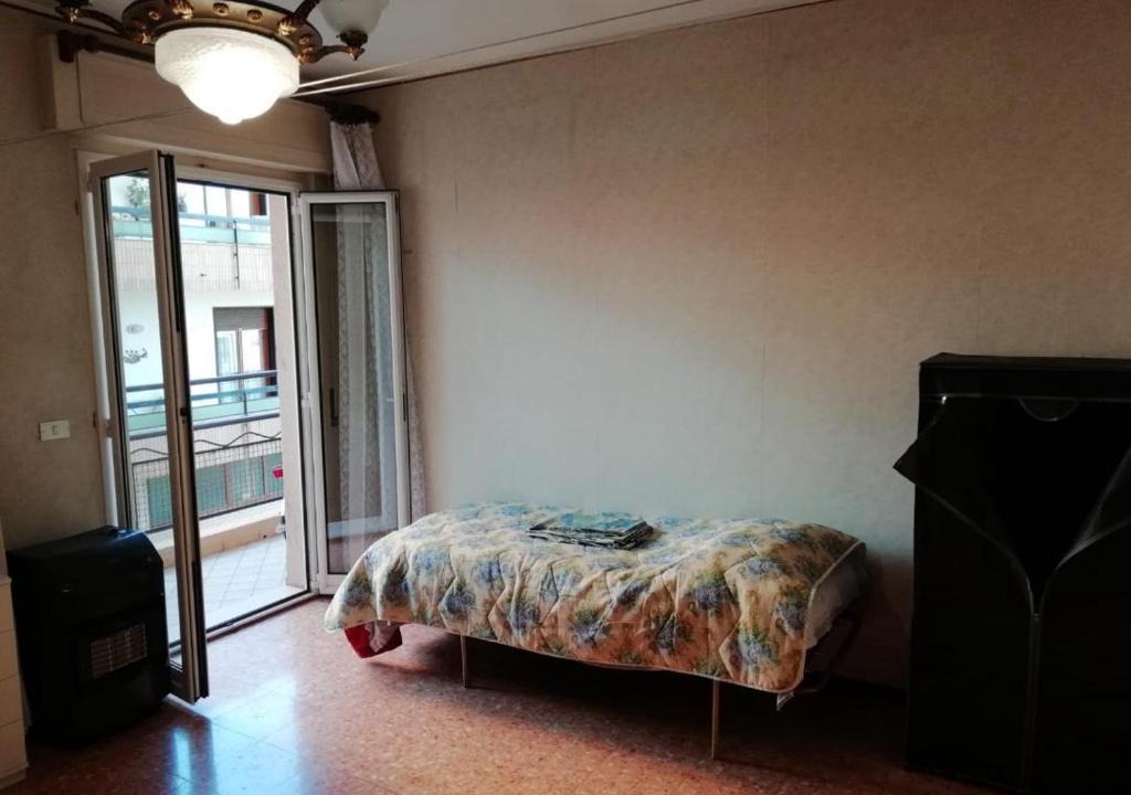 Avellino House | CAMERA IN APPARTAMENTO CENTRALE PER SOLE DONNE