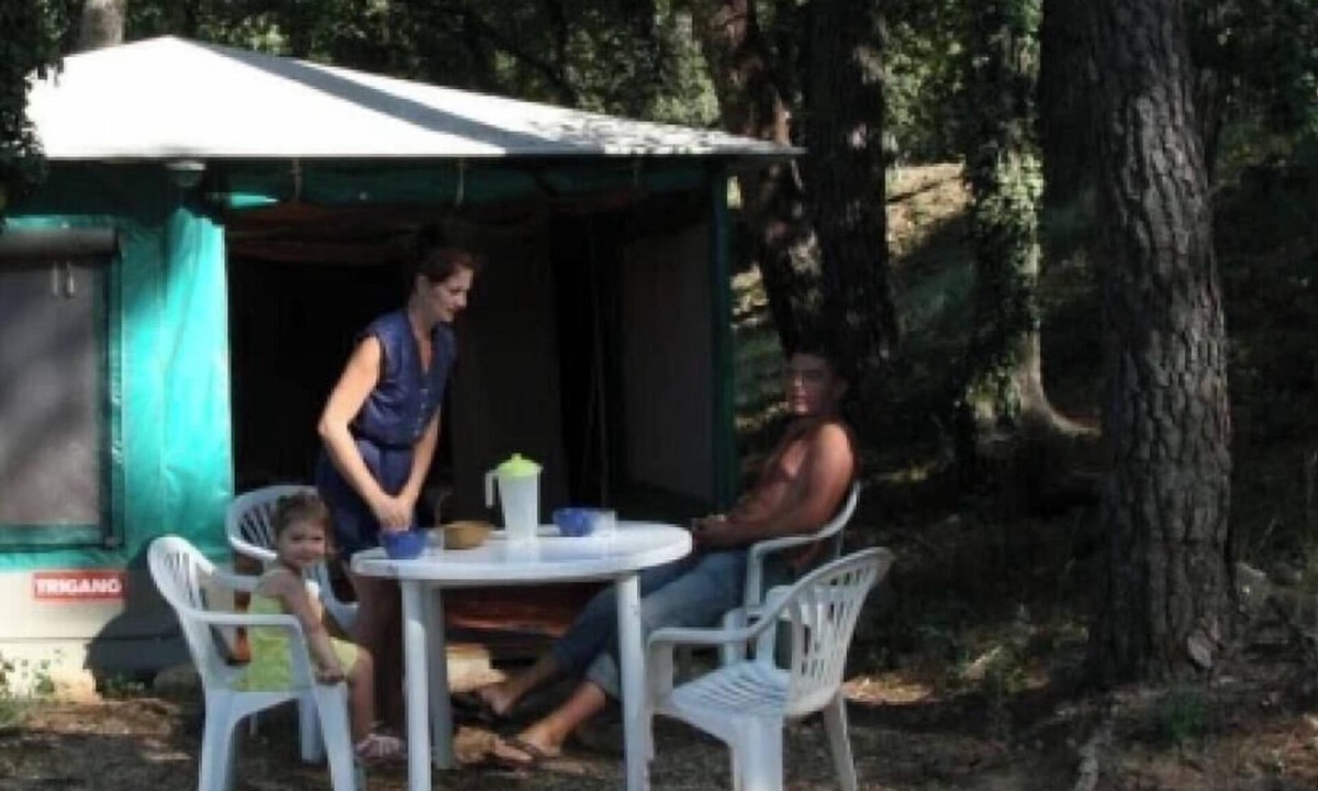 Mondragon House | Camping 3 étoiles - Piscine - eeed0d