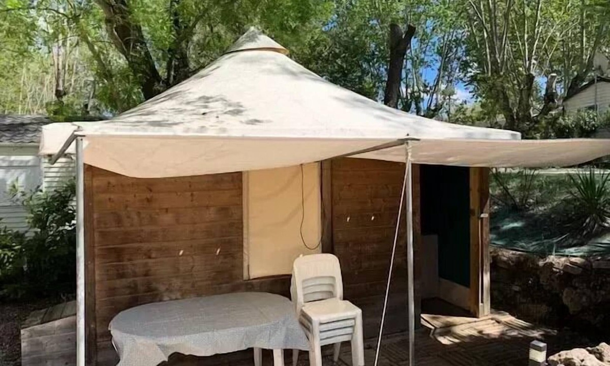 Carces House | Camping Les Fouguières* - Lodge Toilé Bois 3 Rooms 4 People Without Sanitary