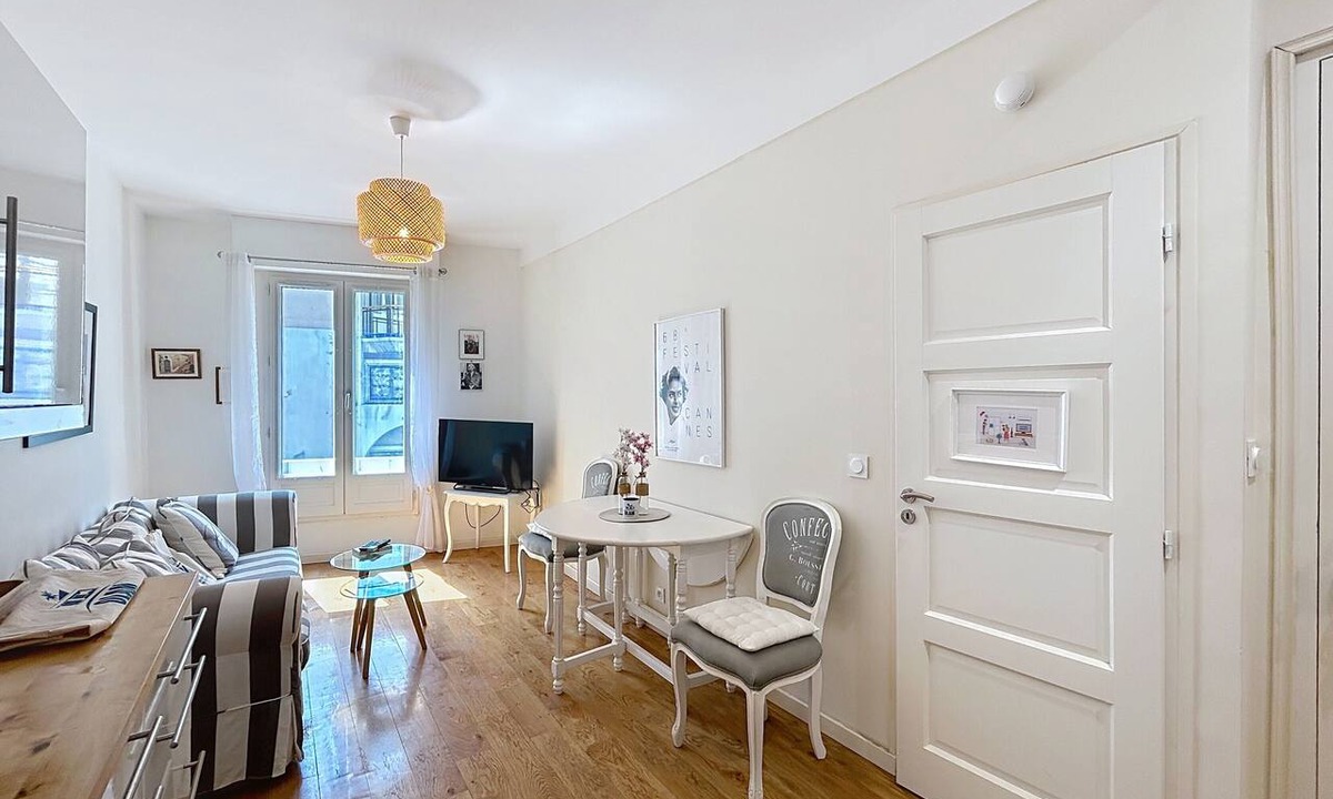 Cannes City Centre Apartment | Carré d'Or Cozy 1 BR balcony 2 Pax Croisette Palais 1 mn Olam Properties