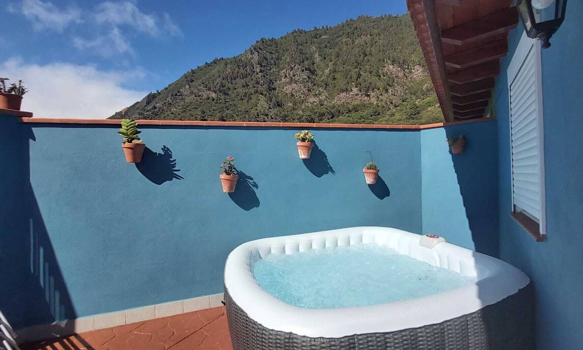 La Orotava House | Casa La Resbala - Blue House with Jacuzzi