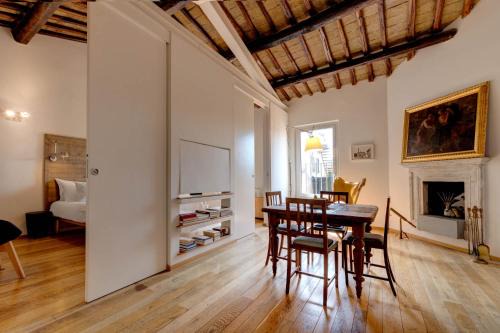 Rione II Trevi House | Casa Modelli