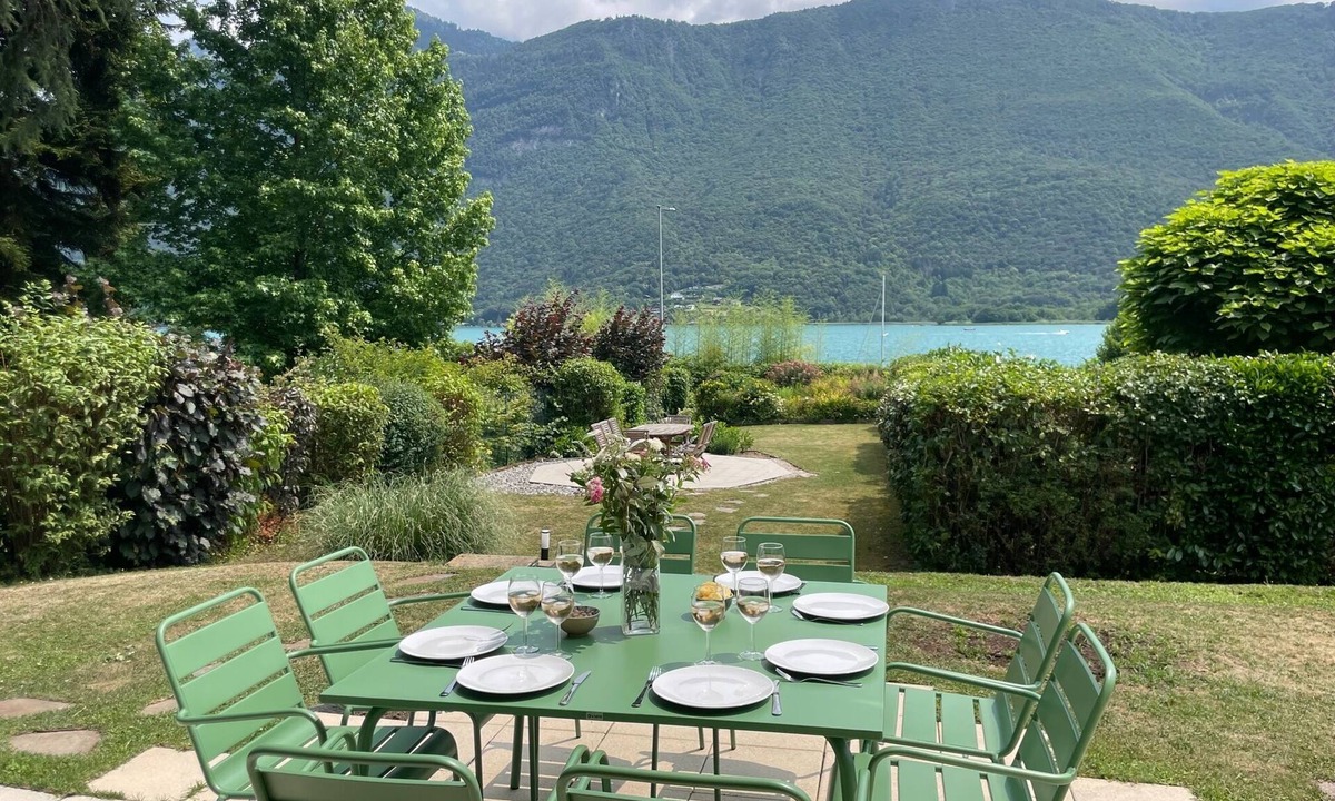 Chaparon House | Casa Verso on Lake Annecy, with view