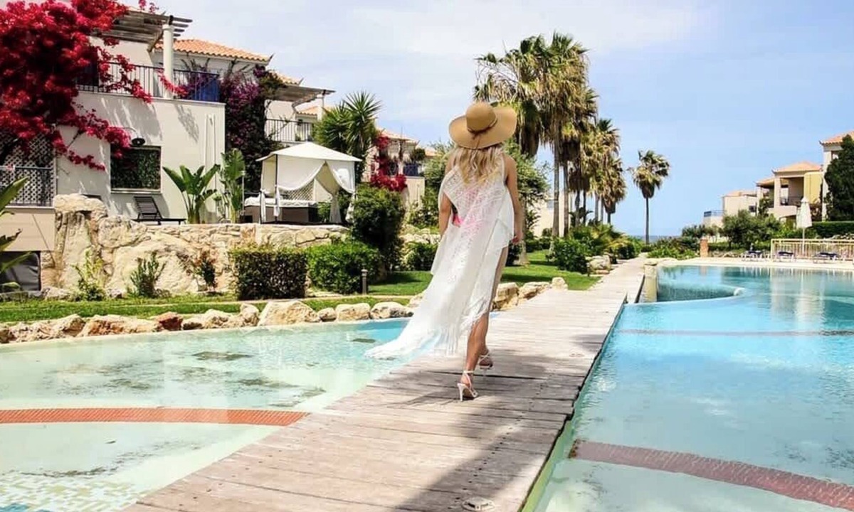 Maleme Apartment | Cassiopeia 5 BR Villa on beach with pool