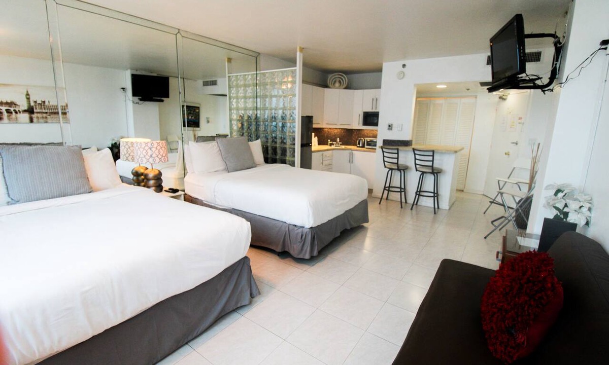 Mid Beach Condo | Castle 1120 Cozy Studio with Intercoastal View, Free Parking, Tennis, Pool, Gym, Beach Access