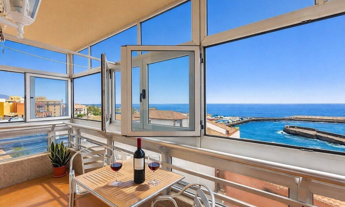 Puerto de la Cruz Apartment | Central Apartment by the Sea, Near Plaza del Charco, Private Terrace & Wi-Fi