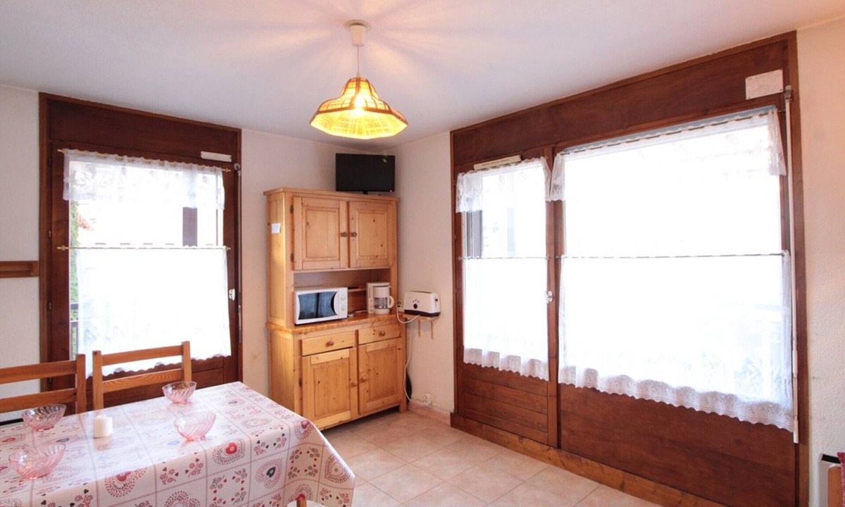 Les Carroz-d'Araches Apartment | Central studio in Carroz, pets allowed, 5 people