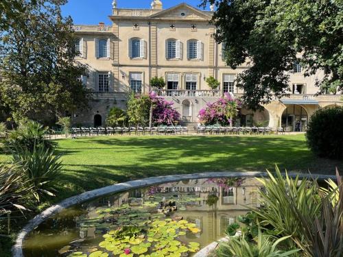 Collias Hotel | Château de Collias - Maison de Vacances