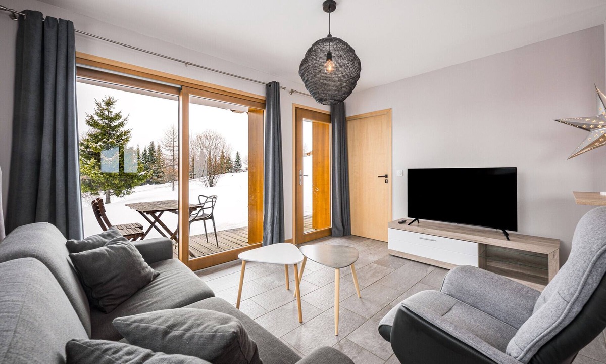 La Toussuire Ski Chalet | Chalet 'La Suite Du Skilodge' with Balcony and Wi-Fi