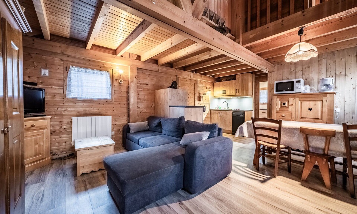 Verchaix Ski Chalet | Chalet “4p Comfort - Les Trolles”: Mountain View, Private Terrace & Wi-Fi