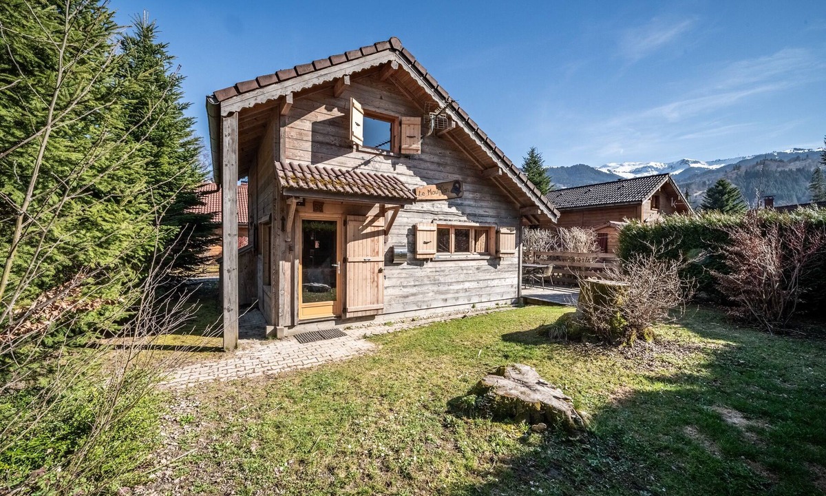 Verchaix Ski Chalet | Chalet “6p Comfort – Le Mouflon” with Mountain View, Shared Terrace & Wi-Fi