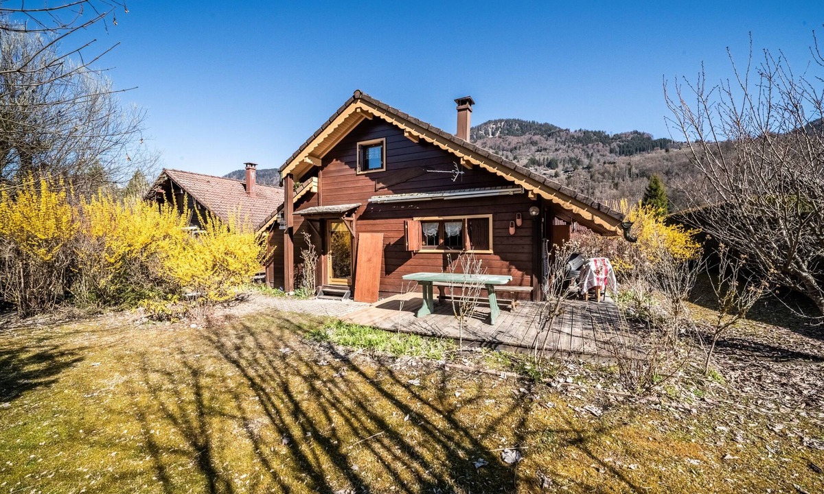 Verchaix Ski Chalet | Chalet “8p Classique-Le Ptit Marvel”: Mountain View, Private Terrace & Wi-Fi