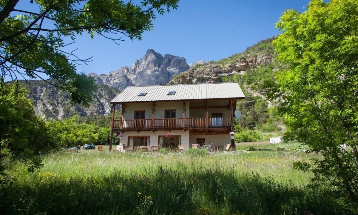 Les Vigneaux Ski Chalet | Chalet Avec Vues a 360 Degree sur les Montagnes Environnantes