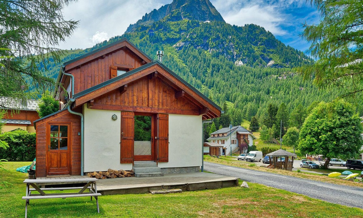 Vallorcine Ski Chalet | Chalet Buet. Chamonix Holidays. comfortable pretty 3 bedrooms Vallorcine