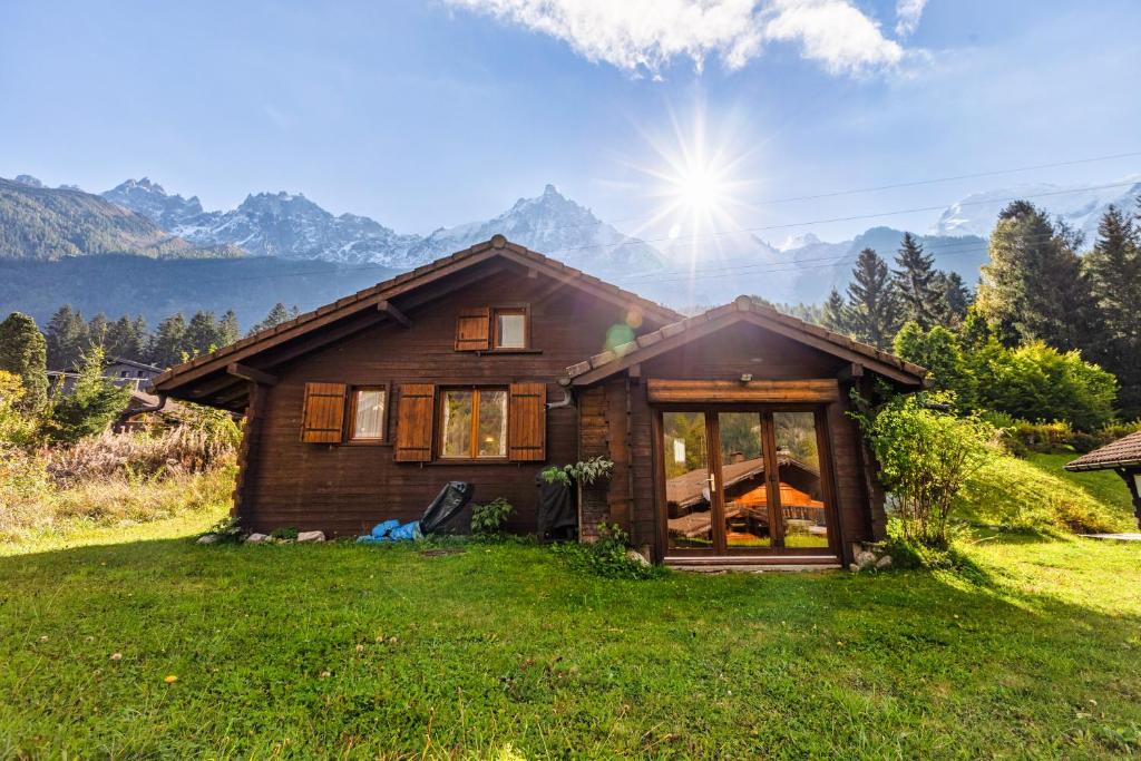Les Bossons Apartment | Chalet des Cristaux cosy alpine style for 5 - Happy Rentals