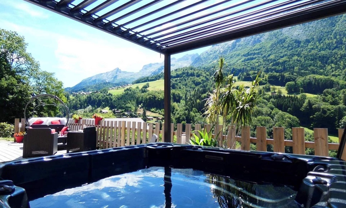 Thones Ski Chalet | Chalet ECUREUIL domaine du FRAIZIER private jacuzzi, near ski resorts ANNECY