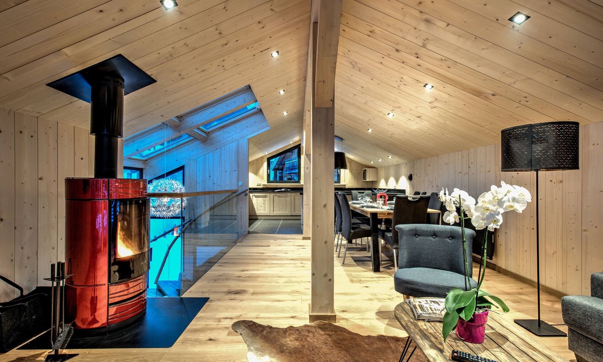 Chamonix City Centre Ski Chalet | Chalet in Chamonix centre, 3 bedrooms ensuite, sleeps 6, view Mont Blanc