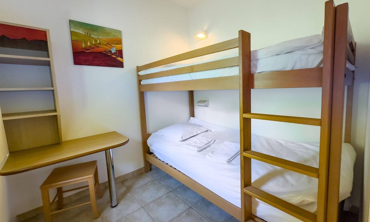 Nedde House | Chalet in Nedde near Historic Castle