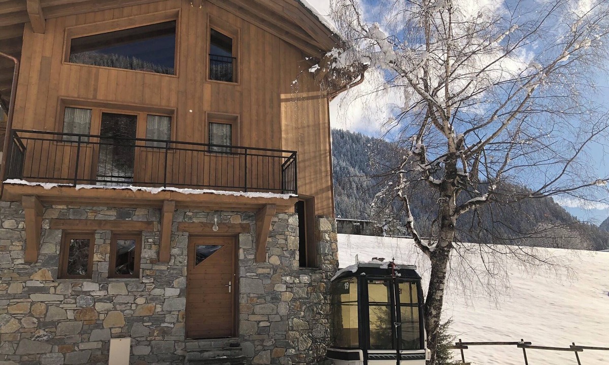 Champagny-en-Vanoise Ski Chalet | Chalet 'L'envers' with Mountain View, Private Terrace and Wi-Fi