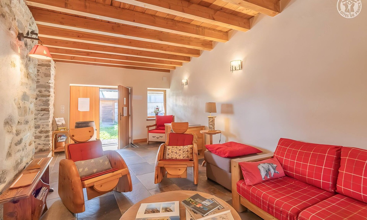 Montricher-Albanne Apartment | Chalet 'L'ours' with Mountain View