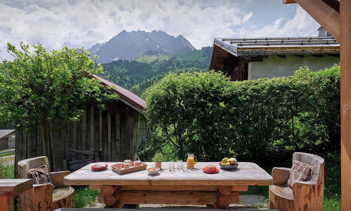 La Giettaz Ski Chalet | Chalet La Canopée - Aravis mountain stay with spa for 10 - OVO Network