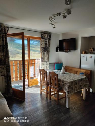 Thollon-les-Memises Apartment | Chalet Le Telemark wifi fibre classé 3 étoiles garage parking extérieur privé travaux échafaudage installé fin juin