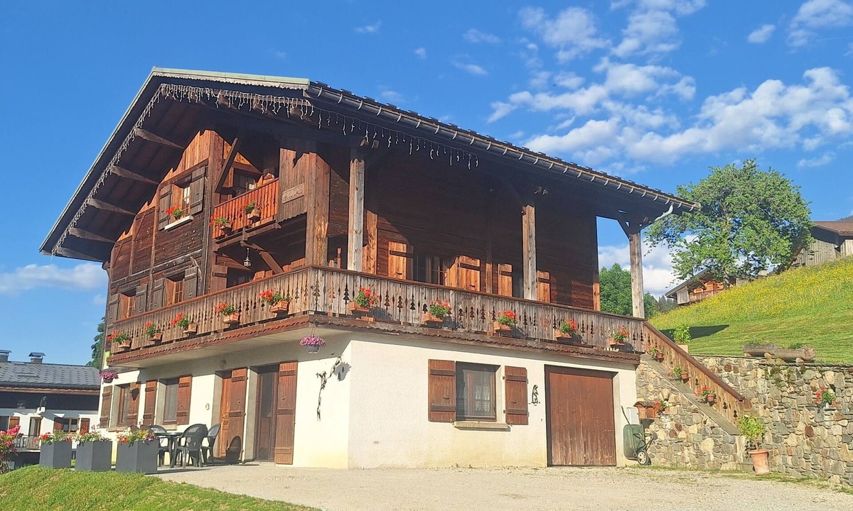 Flumet Apartment | Chalet "Les Rodhos" 150m from the FLUMET-Espace Diamant slopes