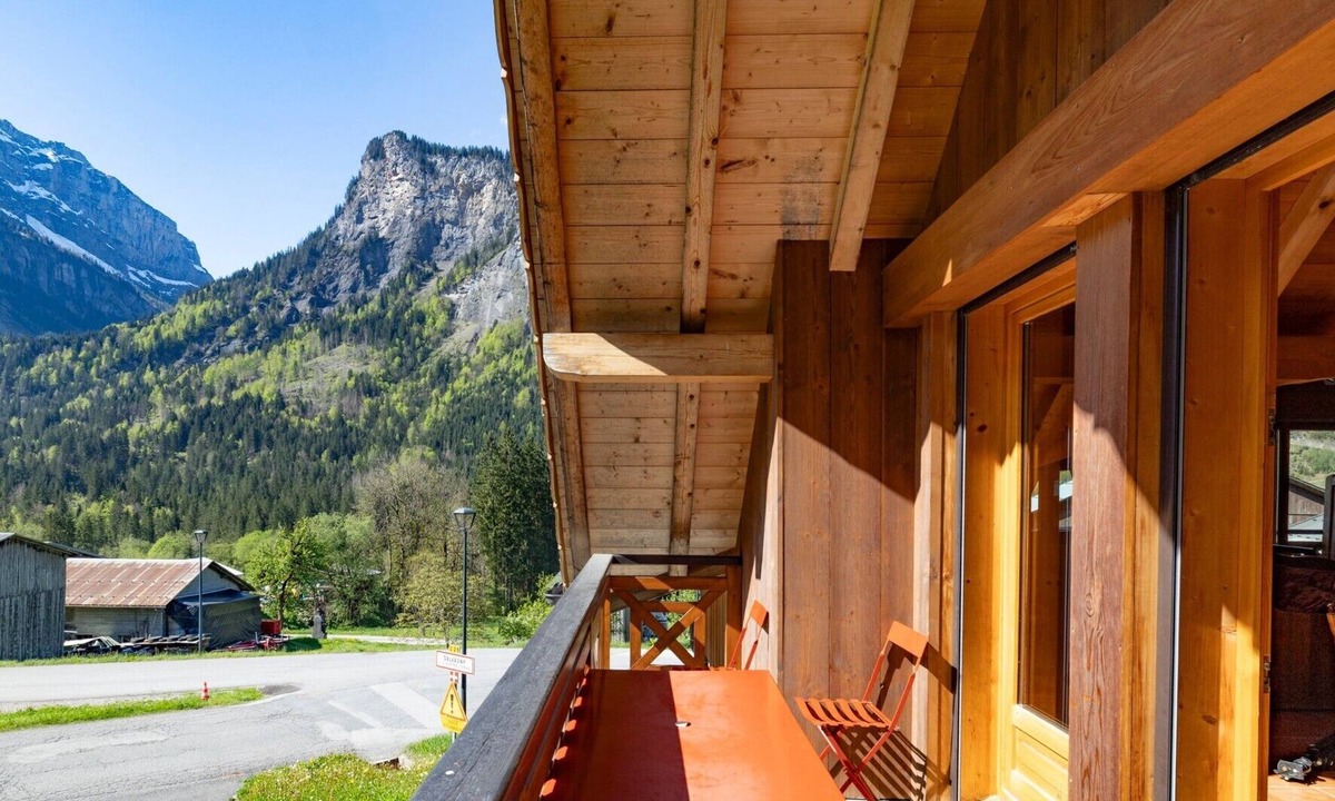 Sixt-Fer-a-Cheval Ski Chalet | Chalet 'Les Salamanes - 6-7 Pers' with Mountain View, Balcony and Wi-Fi