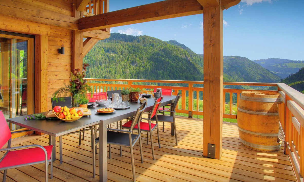 La Giettaz Ski Chalet | Chalet Sabaroc - modern ski base for 10, hot tub & views - OVO Network