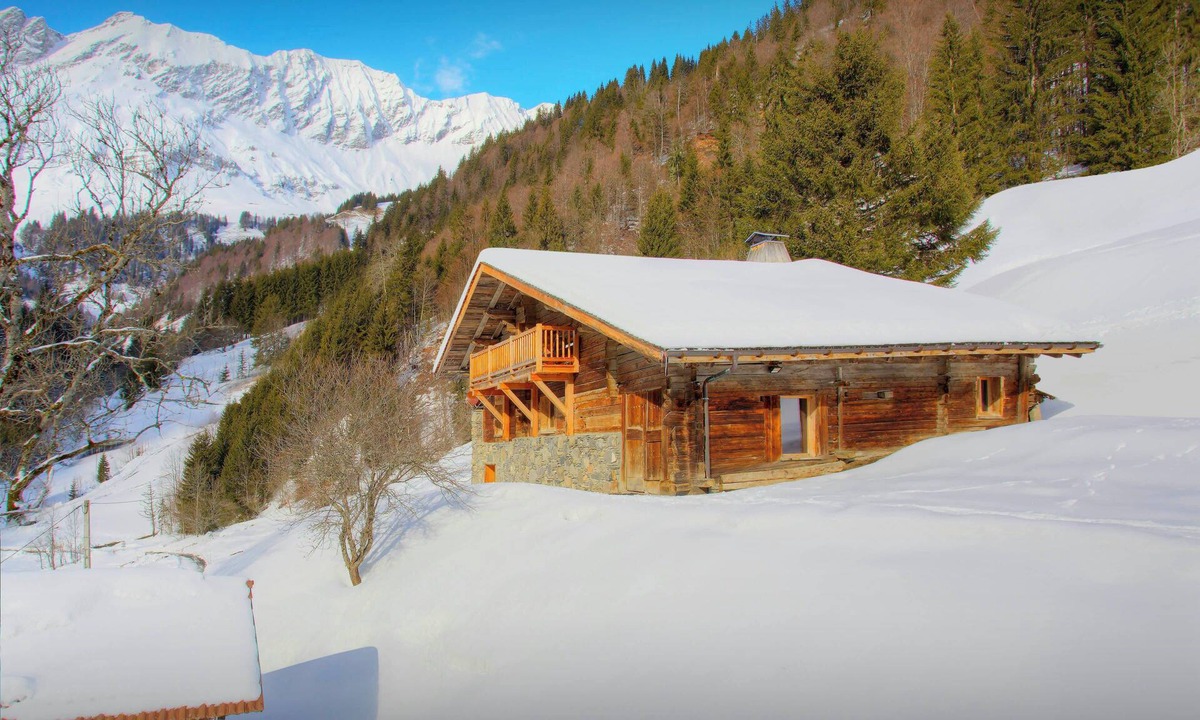 La Giettaz Ski Chalet | Chalet Victorina - stunning ski home for 12, close to slopes - OVO Network